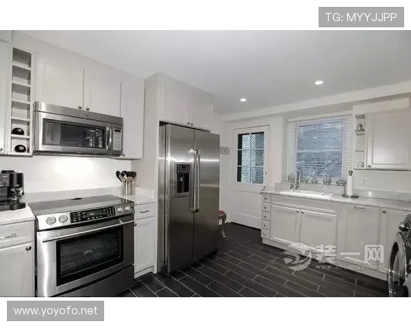 刷到范迪克家厨房那张图，半夜吃泡面都觉得自己寒酸了