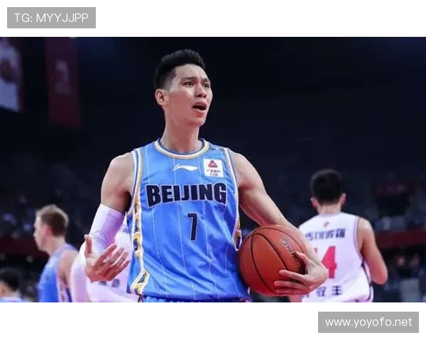 林书豪球场拼得像邻家汉子，私下朋友圈比明星还会秀奢侈——我就盯着他那双鞋看了半天