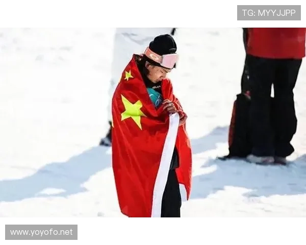 苏翊鸣一张日常照就把滑雪场和时装周拼在一起,贵公子既视感太强
